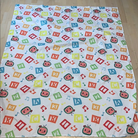 CoComelon reversible toddler 4 piece bed set - Picture 5 of 7